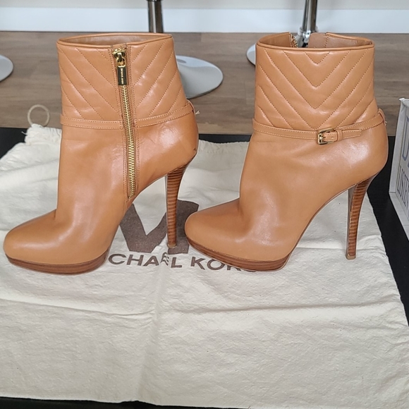 Bootie - Picture 6 of 7